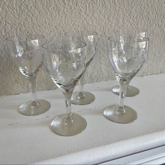 Set of 5 Vintage Sherry Glasses with Etchings Grape and Vine Leaves - Picture 1 of 10